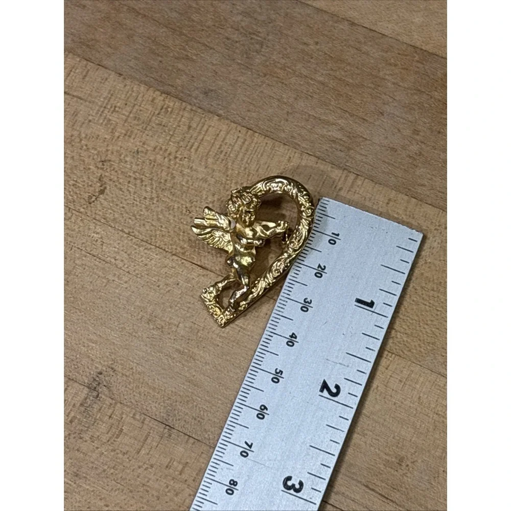 Vintage Gold Tone Cherub Angel Heart Brooch Filigree Cupid Pin Romantic Jewelry
